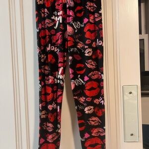 Leggings Plus size Lip Print super soft from Buskin Fits 10-20 Kiss print